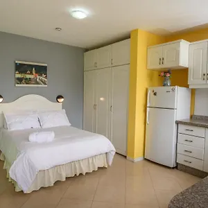 casa-elalu.hotelsquito.com/